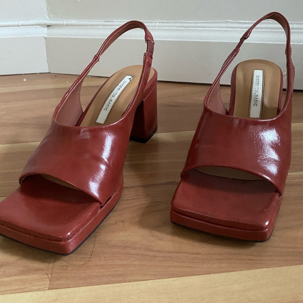 BURGUNDY square-toe sandals 6.5